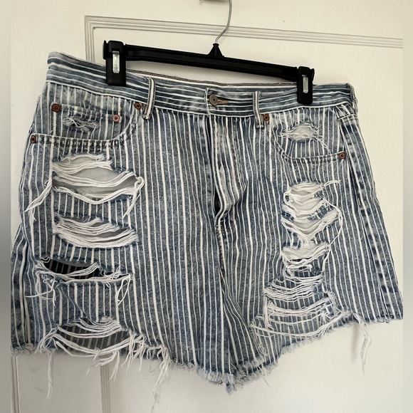 American Eagle 90’s Boyfriend Short ⭐️ (2/$40) - Picture 2 of 5